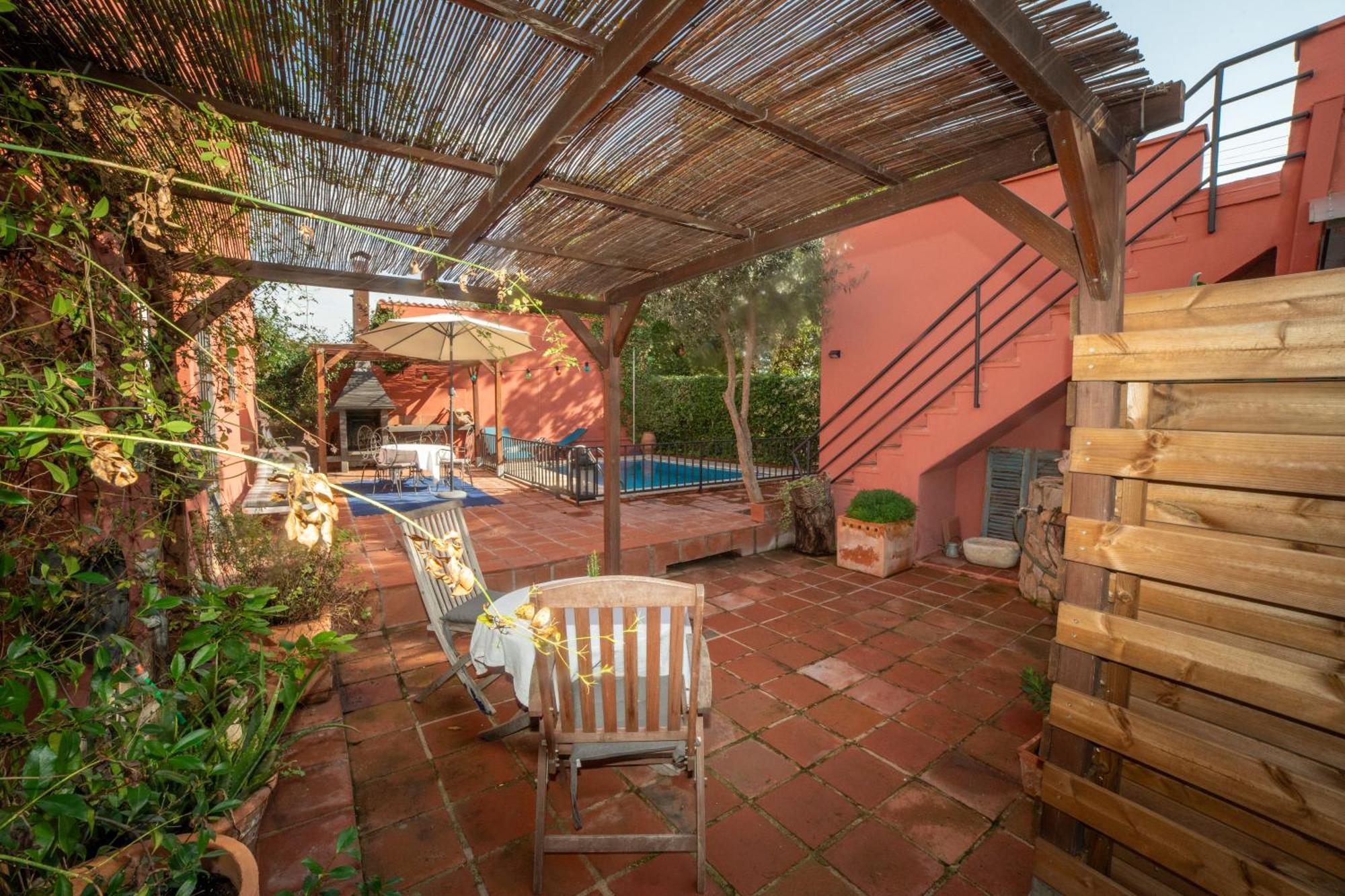 La Casita Del Patio Villa Borgona Bagian luar foto